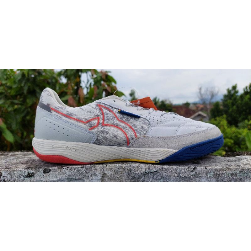 Sepatu Futsal Ortuseight JOGOSALA VANQUISH BLB 2.0 - White/Red/Navy