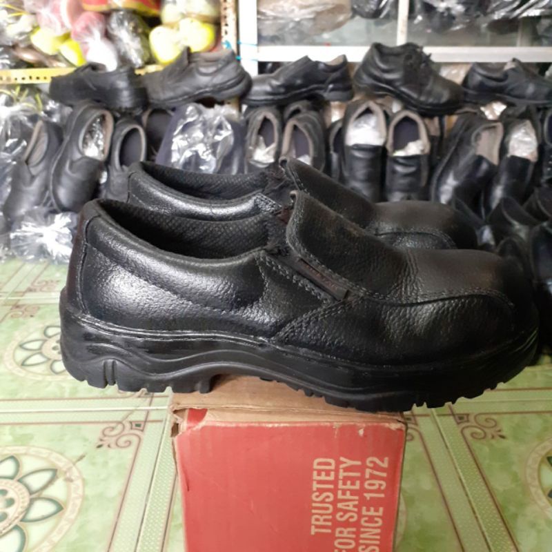 Sepatu Sapety second MERK RENDOM KING,, CHETAH,,KENT,,DR OSA,, DAKKAR,,K2,,,,UJUNG BESI SECOND