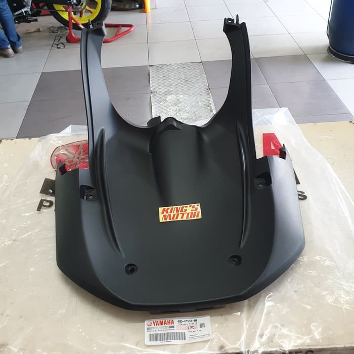 FENDER INNER, PARUH, PARU XEON KARBU HITAM (44D) ASLI YAMAHA