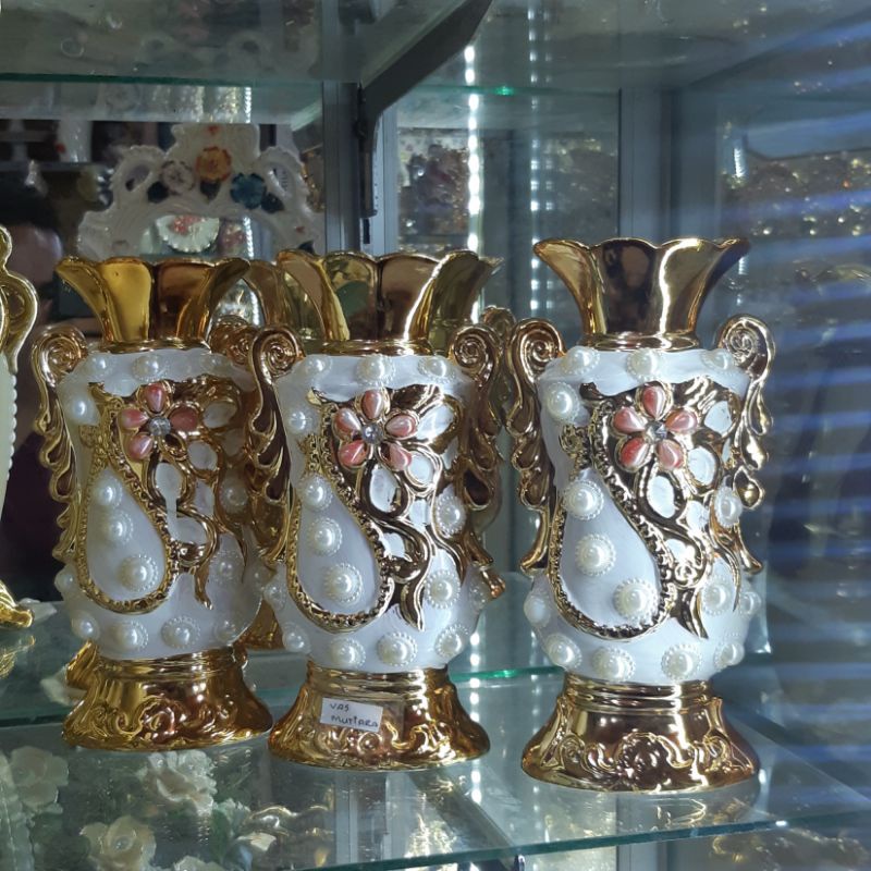 3 Pcs guci motif mutiara timbul warna putih kombinasi gold Hiasan lemari kaca Pajangan lemari kaca D
