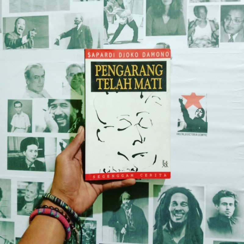 Sapardi Djoko Damono Ada Berita Apa Hari Ini, Den Sastro? / Sutradara Itu Menghapus Dialog Kita / Pe