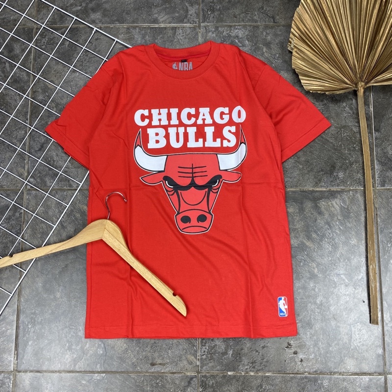 KAOS T SHIRT TEE NBA CHICAGO BULLS LOGO BANTENG FONT BASIC PRINTED MERAH PREMIUM AUTHENTIC