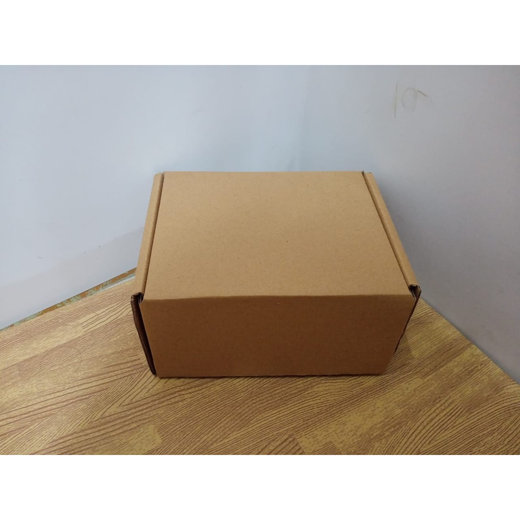 

Box 20x15x10 LS (Hellobare) karton/kardus/hampers/packaging