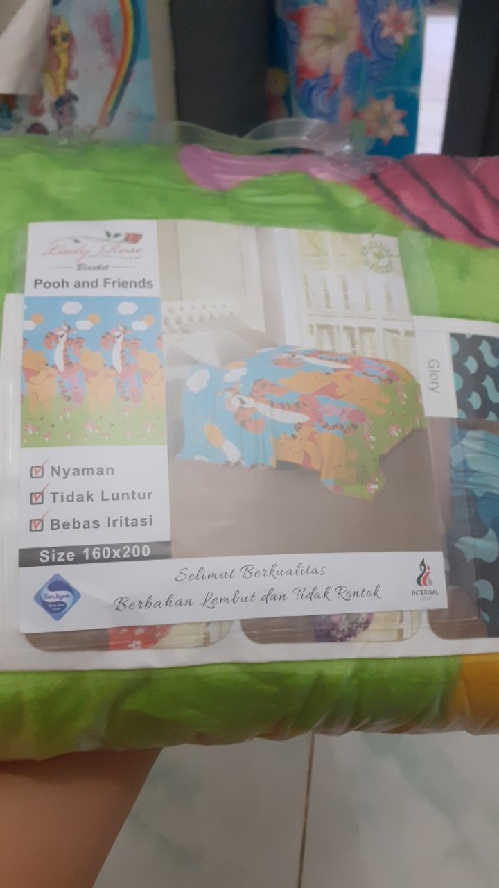 Lady Rose Selimut - Pooh And Friends