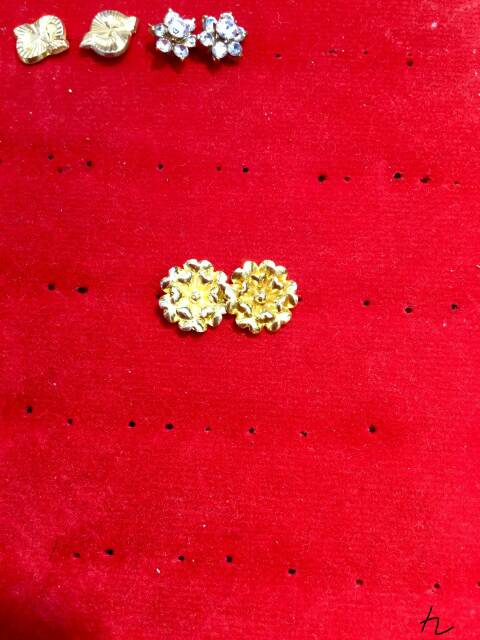 Anting duduk paku cucuk stud anak dan dewasa emas asli kadar 700 70% 22 0.5 0,5 setengah g gr gram bunga bulat ukir