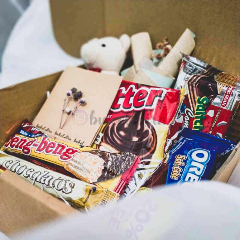 box or tote bag of happiness - chocolate series / hampers cokelat free kartu ucapan + bubble wrap