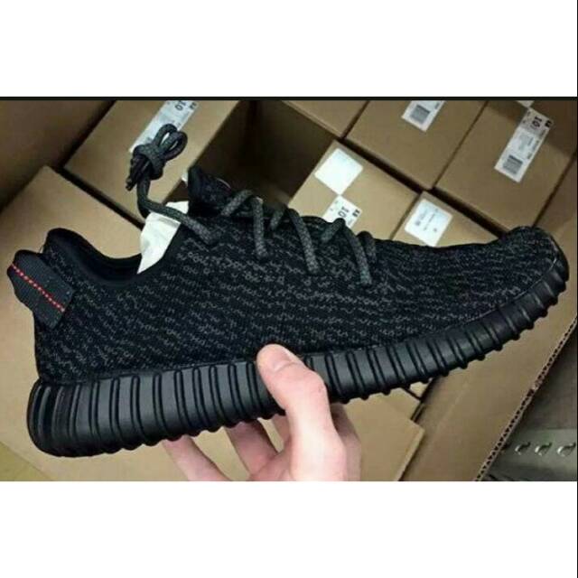 Sepatu sneakers adidas yeezy pria//