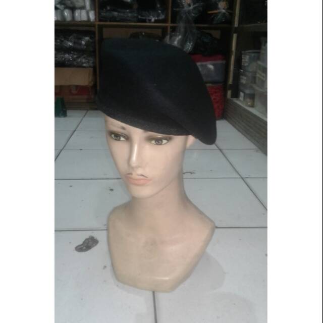 

Baret hitam merk camel/onta