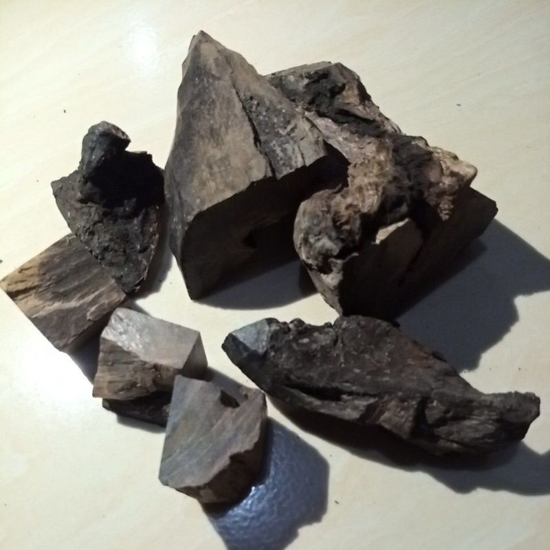 kayu gaharu ramin buaya /1000 gram