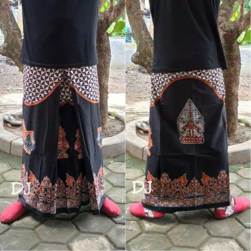 Sarung Batik Motif Wayang Gunungan Semar
