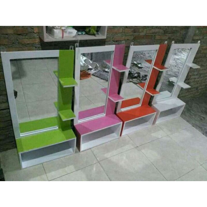 cermin / tolet gantung/ tempat make up