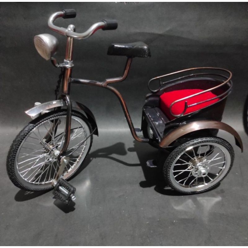 Miniatur Sepeda Becak Antik Cina