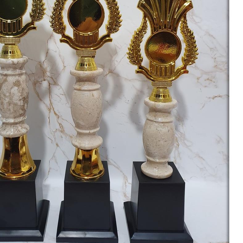 

Piala / Trophy Murah tipe MT SET isi 3 buah dengan tulisan logo pita ➮