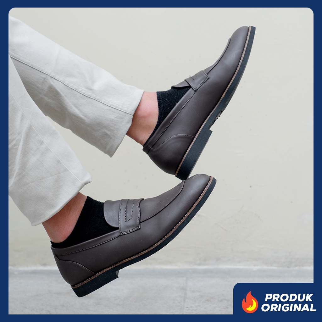 LEWIS BROWN ORIGINAL x LVNATICA Sepatu Loafers Coklat Pria Slip On Formal Casual Kerja Kantor Slop Dinas Resmi Kantoran Pesta Kondangan Selop Jalan Santai Hangout Kuliah Penny Loafer Semi Kulit Premium Footwear Big Size Jumbo Ukuran Besar 44 Keren Terbaru