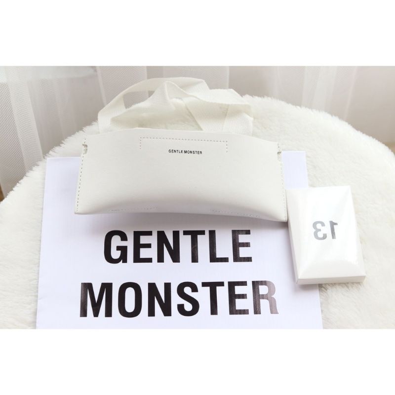 

paperbag GM putih
