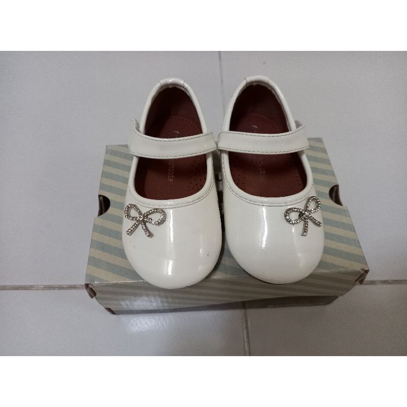 preloved sepatu putih treehouse
