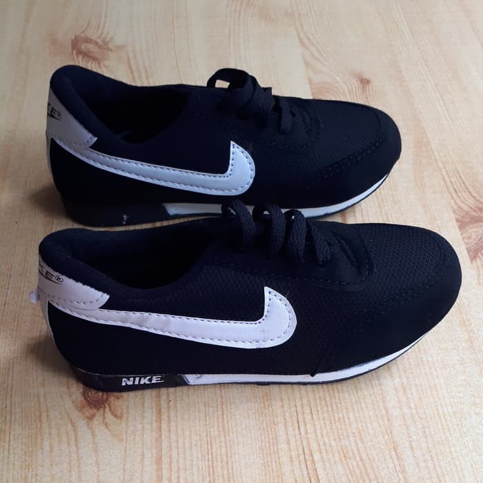 PESAN SEKARANG SEPATU SEKOLAH ANAK " NIKE " HITAM KEREN