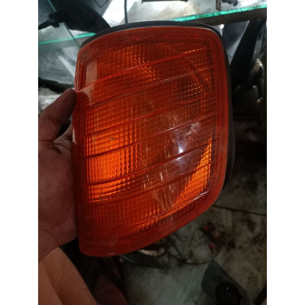 sein Mercedes Benz w124 e-class kuning