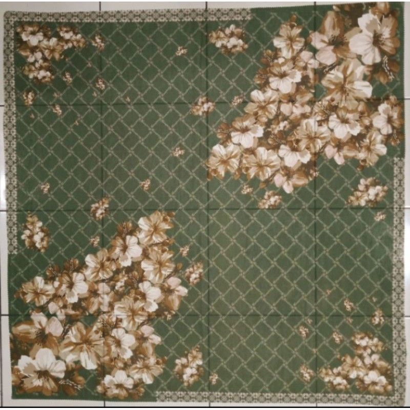 Hijab segi empat voal motif bunga warna hijau