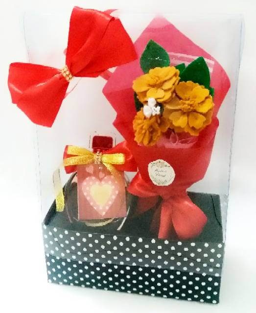 Set buket bunga + parfum set hadiah box marrygold hadiah wedding valentine wisuda ibu anniversary