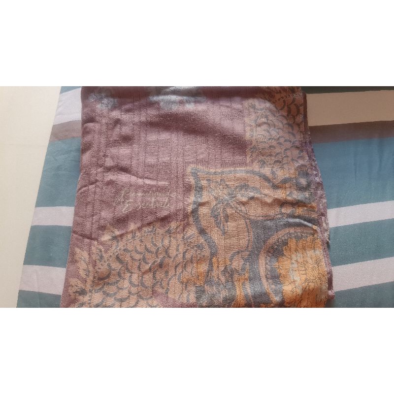 ria miranda wening scarf