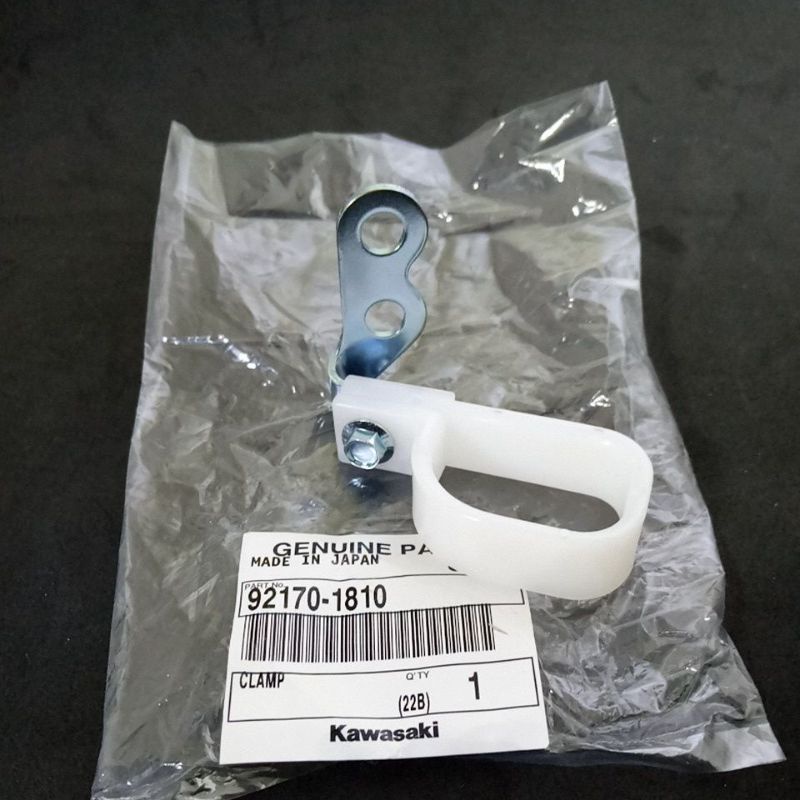 Clamp Klem selang rem depan klx 140 original Klem selang rem depan klx 140 original