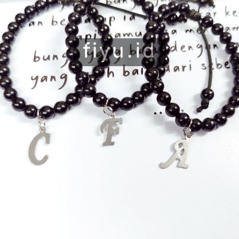 GELANG INISIAL TALI MANIK BULAT HITAM / GELANG INISIAL LIONTIN ANTI KARAT