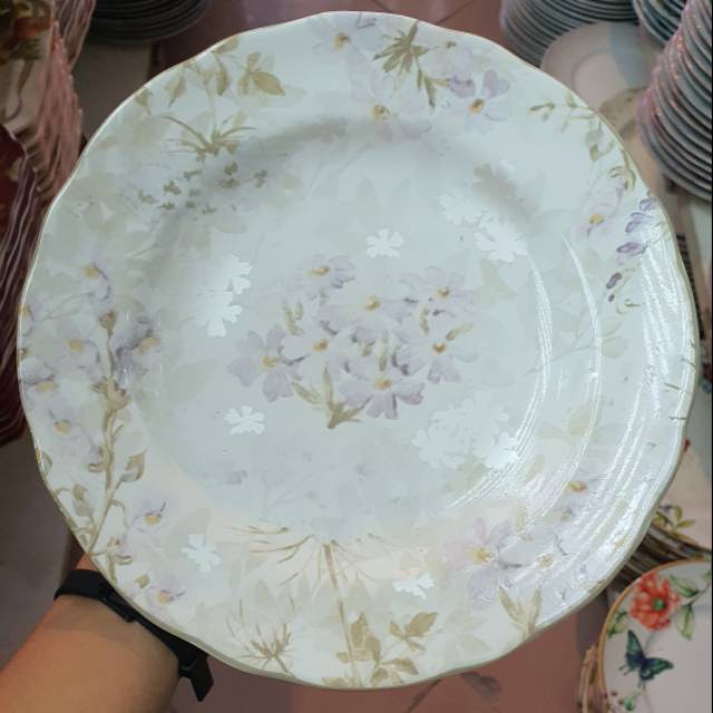 Piring Keramik Motif Bunga Putih