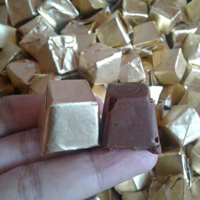 

coklat piramid mini 1kg isi 135pcs