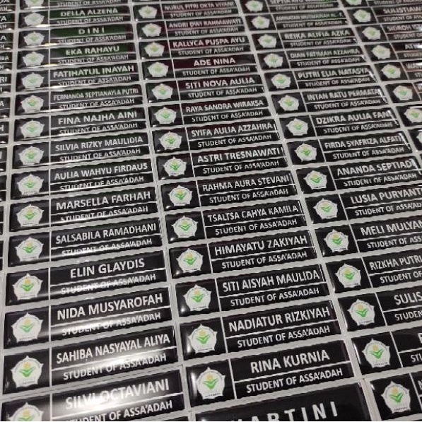 

HARGA GROSIR Papan Nama Nama Dada Name Tag Akrilik Resin Peniti DAN magnet Mewah