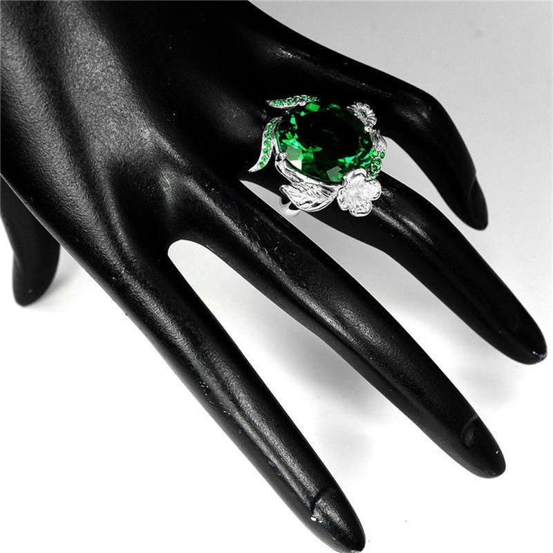 Fashion Bertatahkan Emerald Ring Kreatif