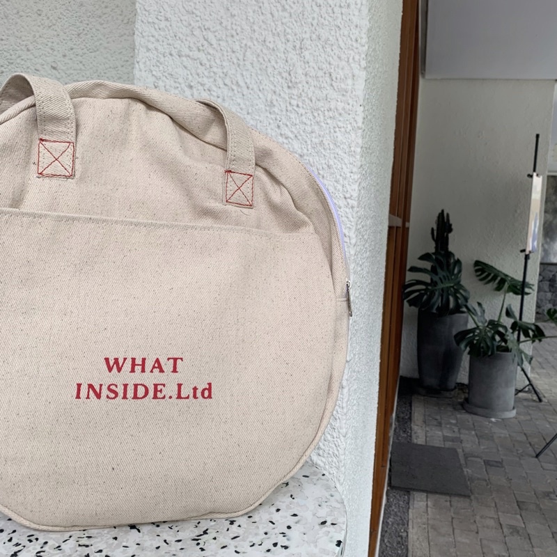 Girls don’t cry Circle Totebag | Whatinside.ltde