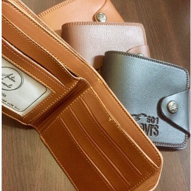 dompet lipat pria bahan kulit sinteyis lokal colombo pake kancing dan polos ukutan standar #dompet #dompetlipat #dompetkancing #dompetpria #dompetcowok #dompetlokal