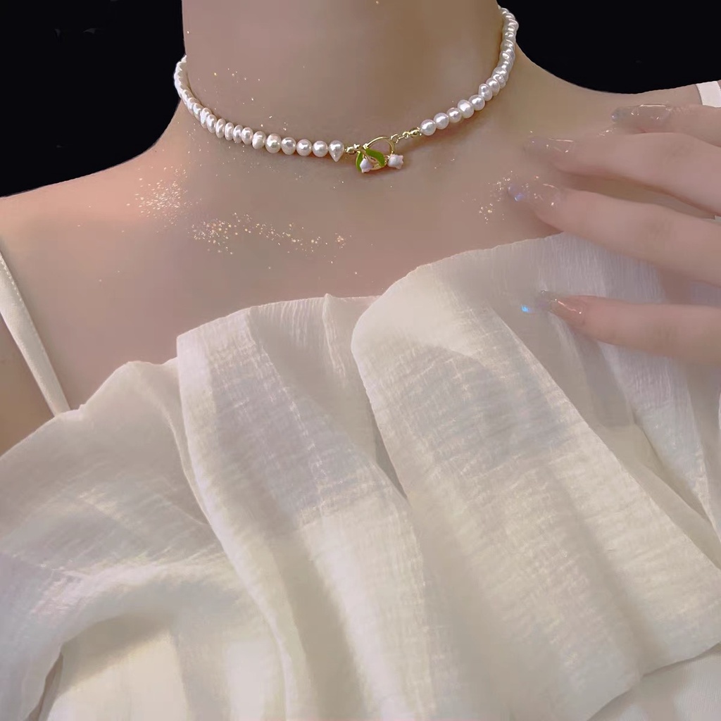 Kalung Choker Rantai Klavikula Bahan Logam Hias Mutiara Bentuk Tulip Untuk Wanita