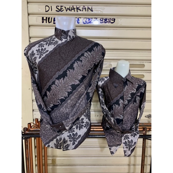 C Batik COUPLE  AYAH DAN ANAK WARNA coklat,Baju Batik Pria pasangan Ayah dan anak,BATIK  crem,Baju Batik Pria Lengan Panjang lapisan furing warna coklat,,Batik Premium,Batik Modern,Batik Jumbo,Batik Solo,Batik Kantoran