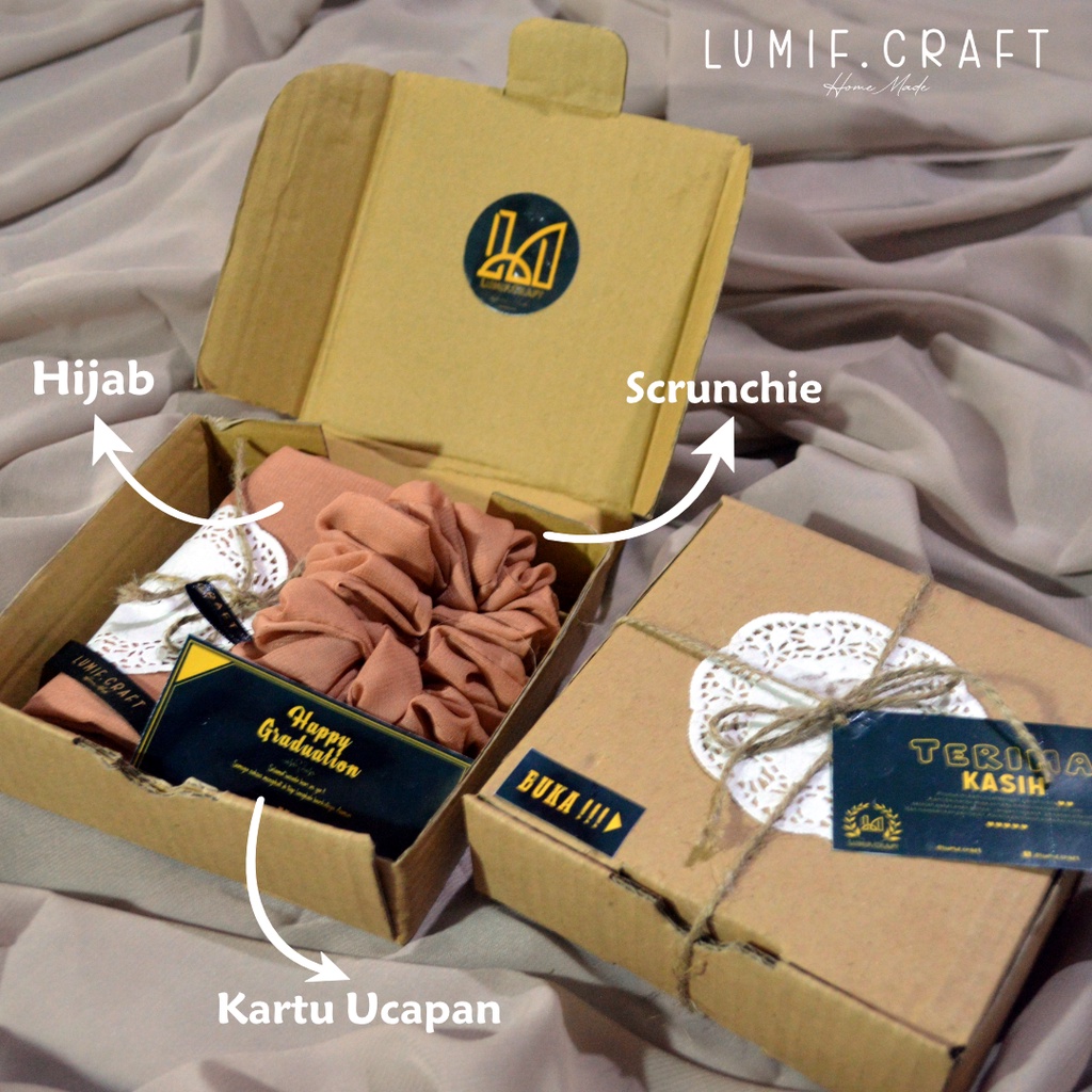 

Hampers Hijab / Gift Box / Kado Wisuda / Kado Ulang Tahun / Kado Pernikahan / Kado Anniversary / Kado Valentine / Hampers Murah