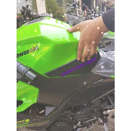 Tankgrip ninja 250fi 2018. tankpad samping ninja 250 2018. side pad tankgrip ninja 250 20 nakristore