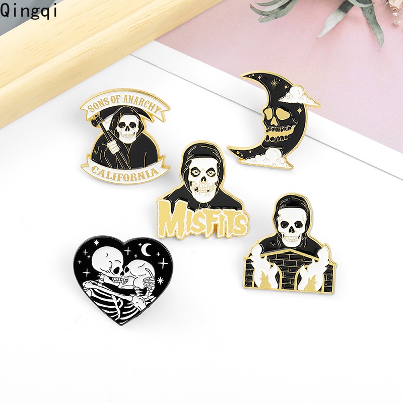 Bros Pin Enamel Desain Kartun Tengkorak Dagger Bulan Gelap Gaya Punk Gothic Untuk Hadiah Teman