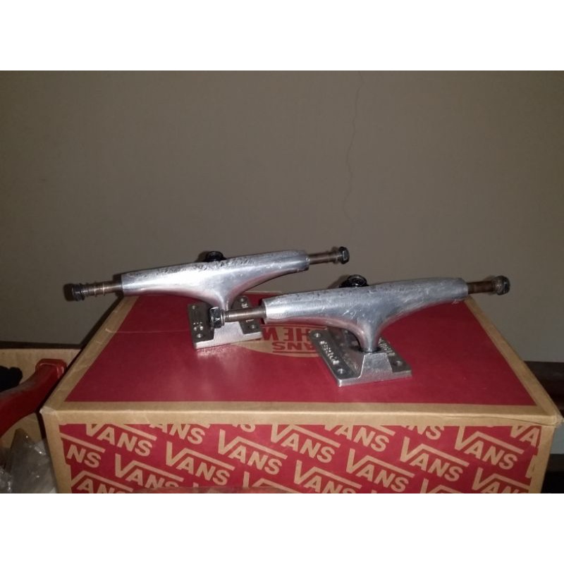 Skateboard Truck Thunder Polished second bekas