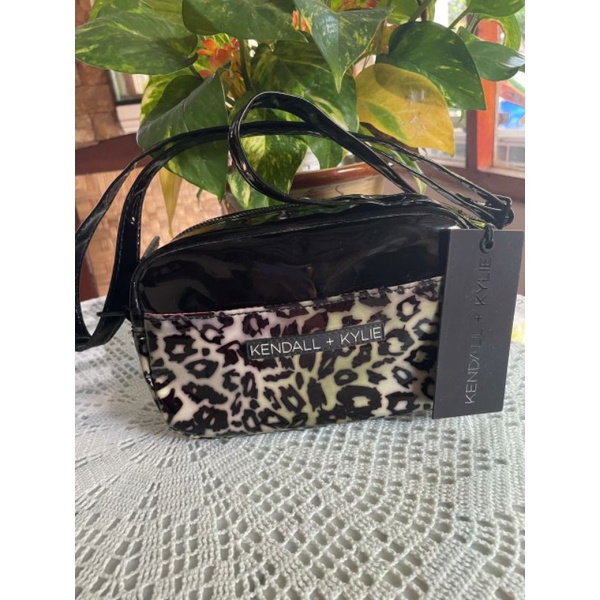 Sling bag Kendall + Kylie (NWT)