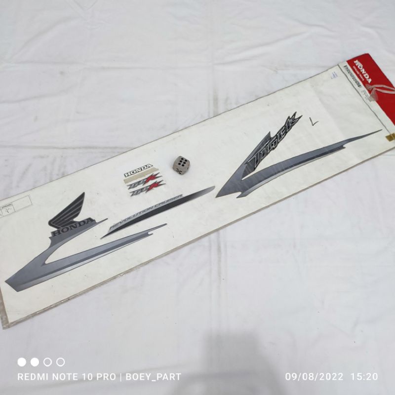 Striping sticker stiker Honda Tiger Revo tirev hitam kiri L original ahm nos