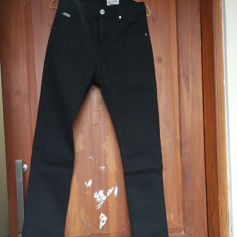 celana jeans wrangler hitam