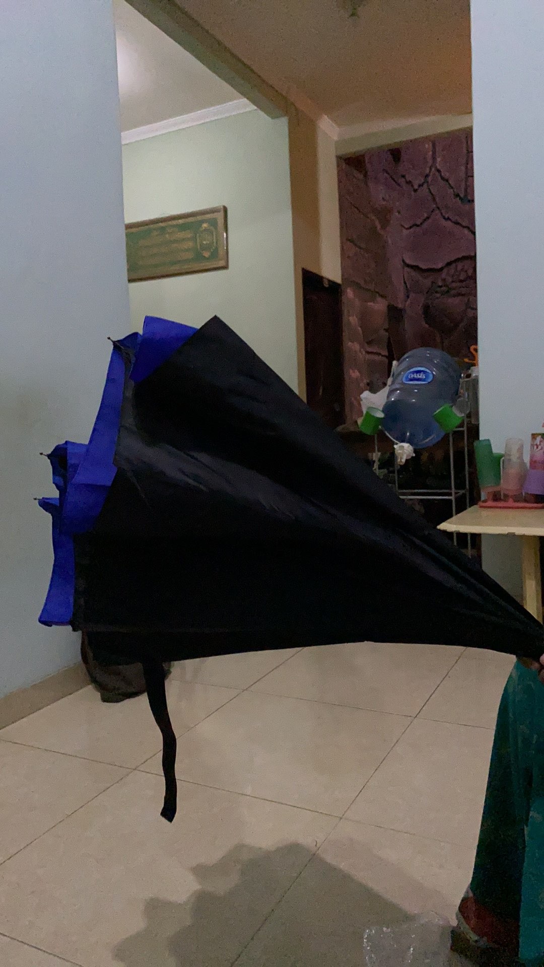 Payung Mobil / Payung Terbalik / Kazbrella / Warna Luar / Hitam Dalam