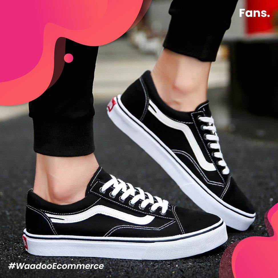 High Quality FREE KAOS KAKI Pria "Fans" Sepatu Running Olahraga - Hitam Putih