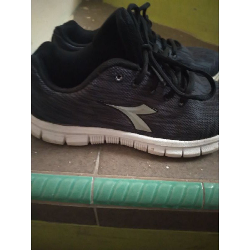 preloved sepatu diadora Celso/Sepatu wanita/running shoes DIADORA