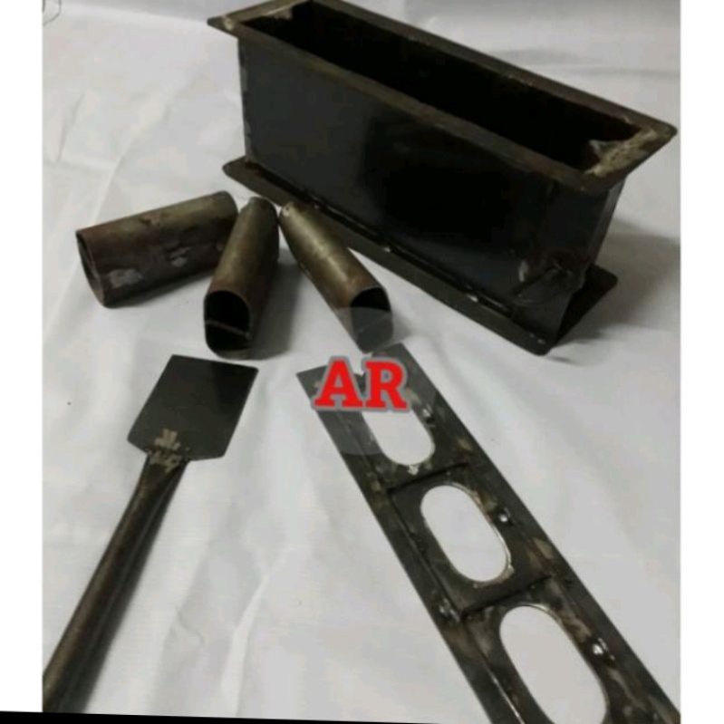 Cetakan batako baut lubang 3 ukuran 35x15x10