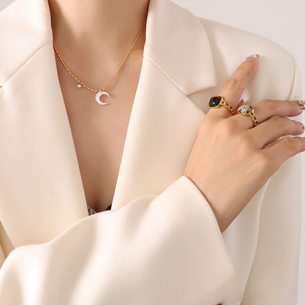 Mxbeauty Kalung Liontin Bulan Kepribadian Mewah Sederhana Rantai Asimetris Shell Putih Wanita Kalung Dimond Zirkon Gaya Korea Kalung