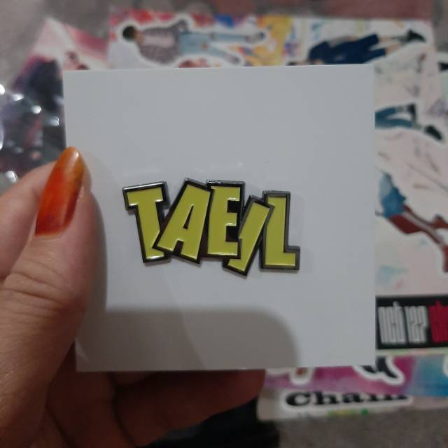 NCT Taeil chain pin badge