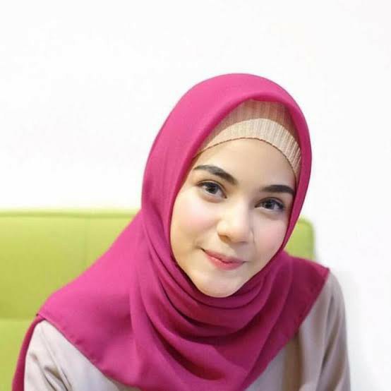 DAHJBSTORE - Hijab Segi Empat / Bella Square / Jilbab Segi Empat - Pink Fanta