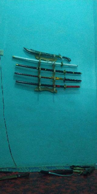 Rak Standing Dudukan Untuk Golok Katana Pisau Dll 5 Tahap Polos